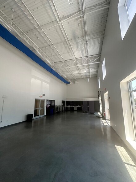 More Photos Of 200 Lexington Green Cir, Lexington General Retail For Lease