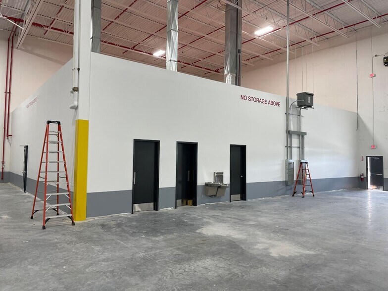 More Photos Of 31840-31870 Enterprise Dr, Livonia Warehouse For Lease