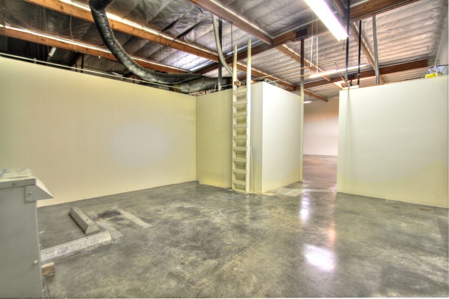 More Photos Of 1210 E Lexington Ave, Pomona Warehouse For Lease