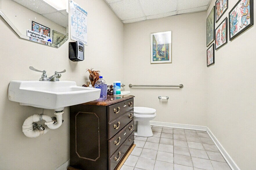 More Photos Of 20049 Jefferson Davis Hwy, Ruther Glen General Retail For Sale