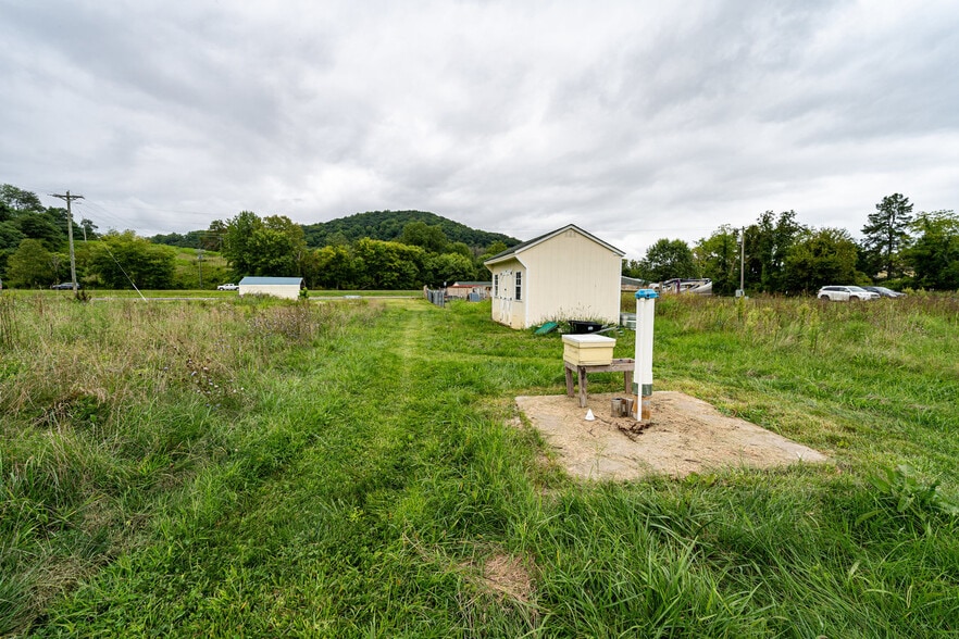 More Photos Of 12167 Lee Hwy, Sperryville Veterinarian Kennel For Sale