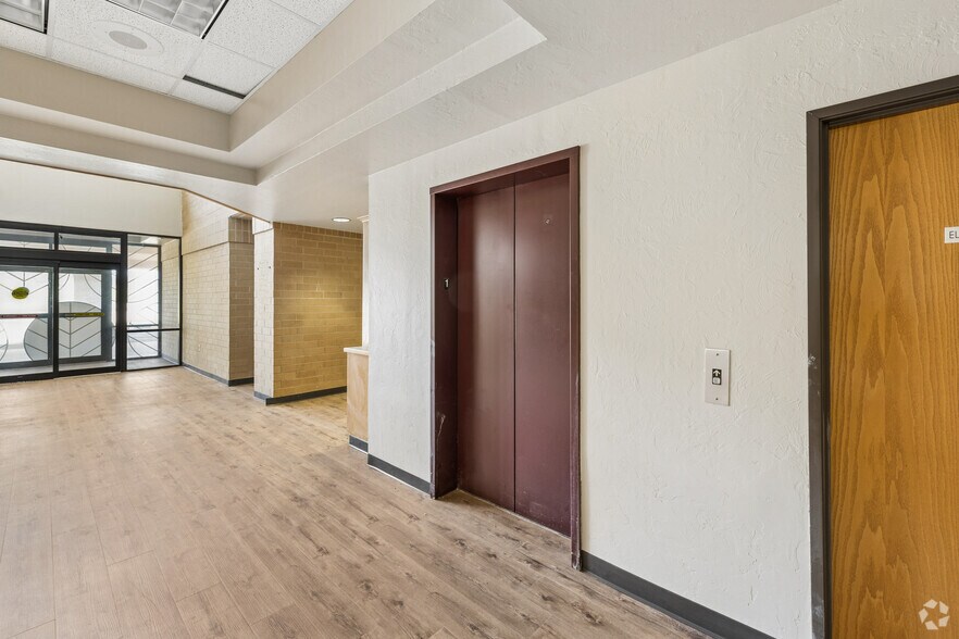 More Photos Of 230 N Midwest Blvd, Oklahoma City Medical For Sale