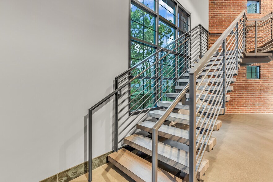 More Photos Of 15032 N 74th St, Scottsdale Showroom For Sale