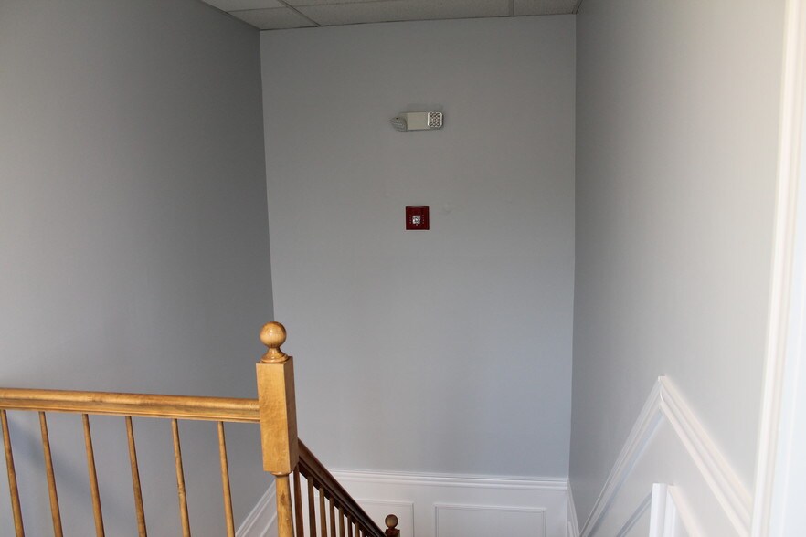 More Photos Of 285 Littleton Rd, Westford Office Residential For Lease