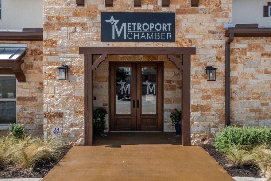 More Photos Of 381 W Byron Nelson Blvd, Roanoke Coworking Space