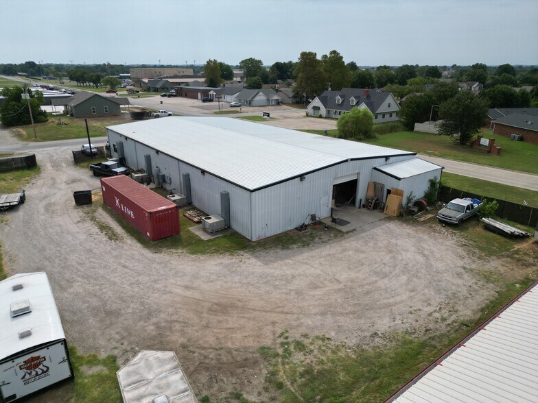 More Photos Of 204 S Hominy Ave, Skiatook Industrial For Sale