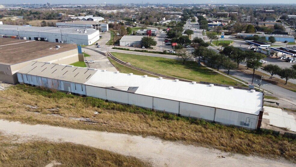 More Photos Of 3229 Navigation Blvd, Houston Warehouse For Sale