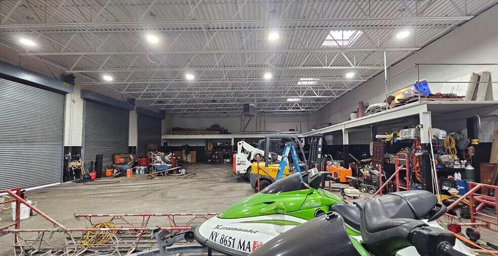 More Photos Of 125 Edison Ave, West Babylon Warehouse For Lease