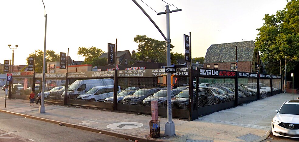 More Photos Of 7002 Northern Blvd, Jackson Heights Flex For Lease