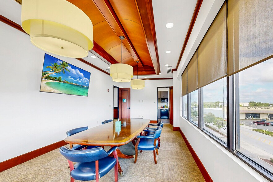 More Photos Of 100 W Stuart Ave, Lake Wales Coworking Space