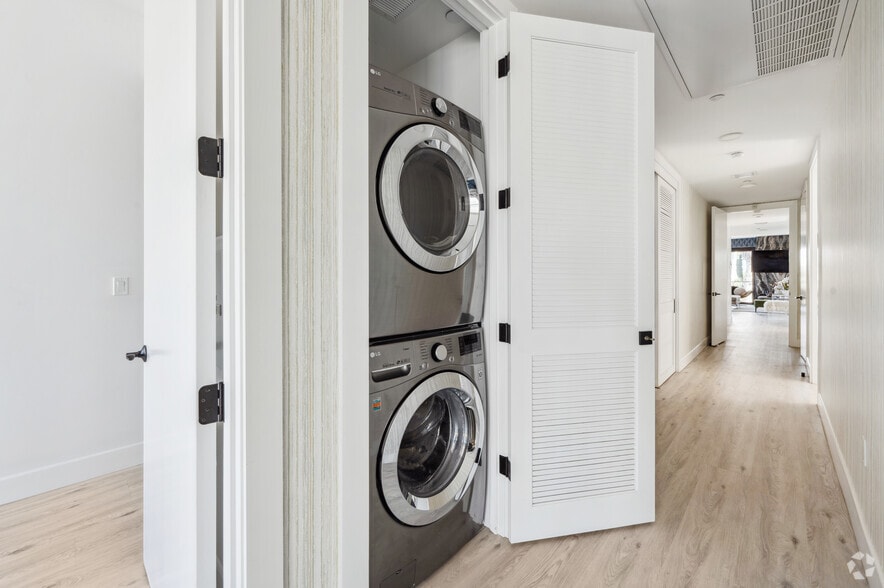 More Photos Of 137 N Doheny Dr, West Hollywood Apartments For Sale