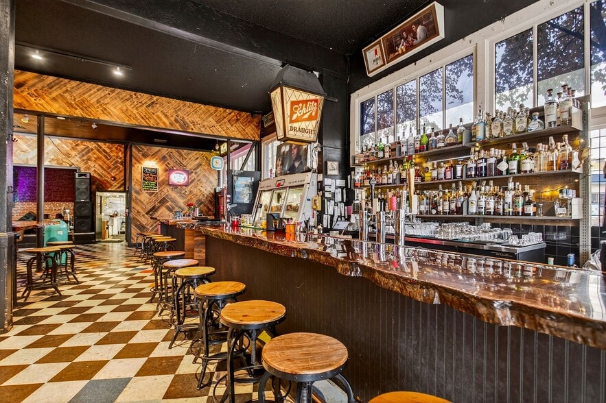 More Photos Of 824 Oroville Ave, Chico General Retail For Lease