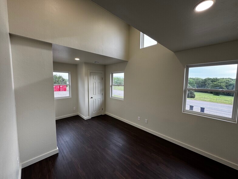 More Photos Of 8121 N Eastern Ave, Oklahoma City Office For Lease