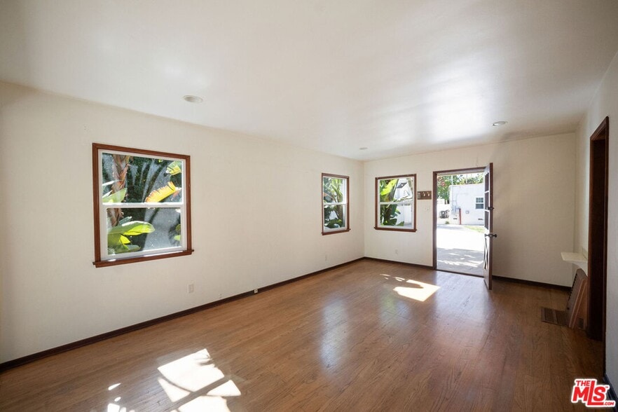More Photos Of 3938 East Blvd, Los Angeles Multifamily For Sale