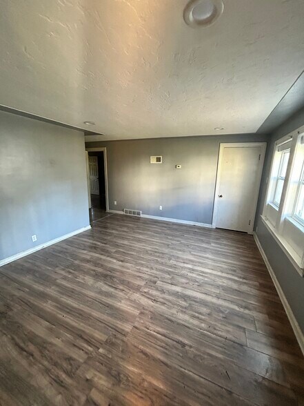 More Photos Of 7444 Lake Ave, Elyria Multifamily For Sale