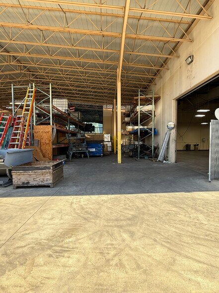 More Photos Of 28258 Avenue Stanford, Valencia Manufacturing For Sale