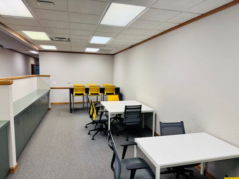 More Photos Of 75 N Main St, Mount Clemens Office For Sale