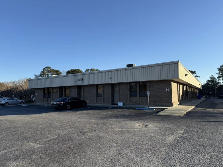 More Photos Of 14 Farmfield Ave, Charleston Medical For Sale