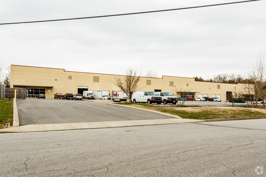 Primary Photo Of 400 Oak Bluff Ln, Goodlettsville Distribution For Lease