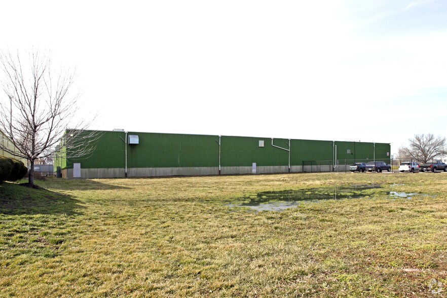 More Photos Of 5100 Columbia Ave, Saint Louis Manufacturing For Sale