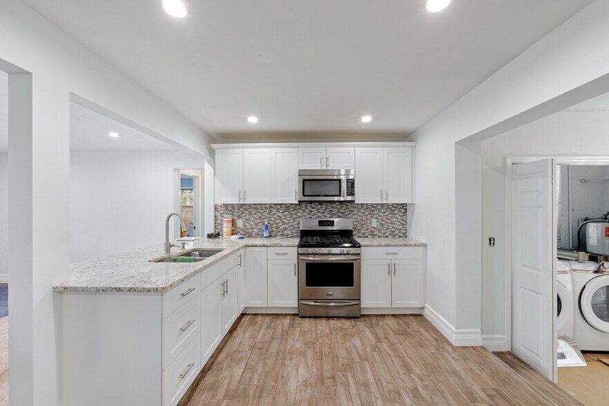 More Photos Of 112 Milton St, Lantana Multifamily For Sale