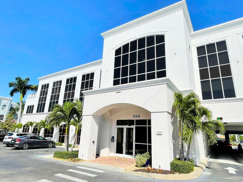 More Photos Of 599 9th St N, Naples Medical For Lease