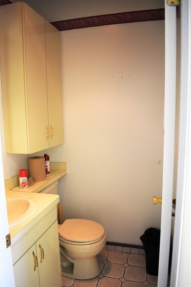 More Photos Of 5576 Mayfield Rd, Cleveland Freestanding For Sale