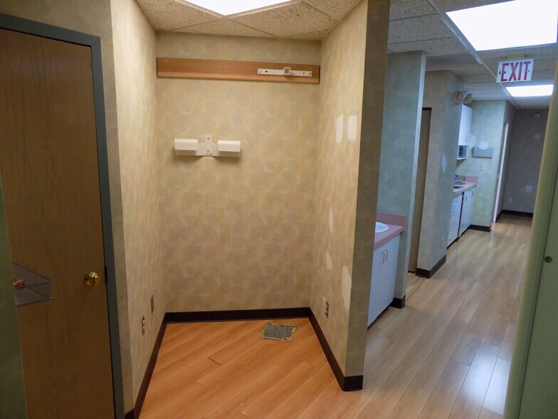 More Photos Of 111 Simsbury Rd, Avon Medical For Lease