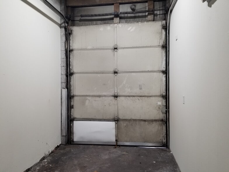 More Photos Of 18775 N Frederick Rd, Gaithersburg Warehouse For Lease