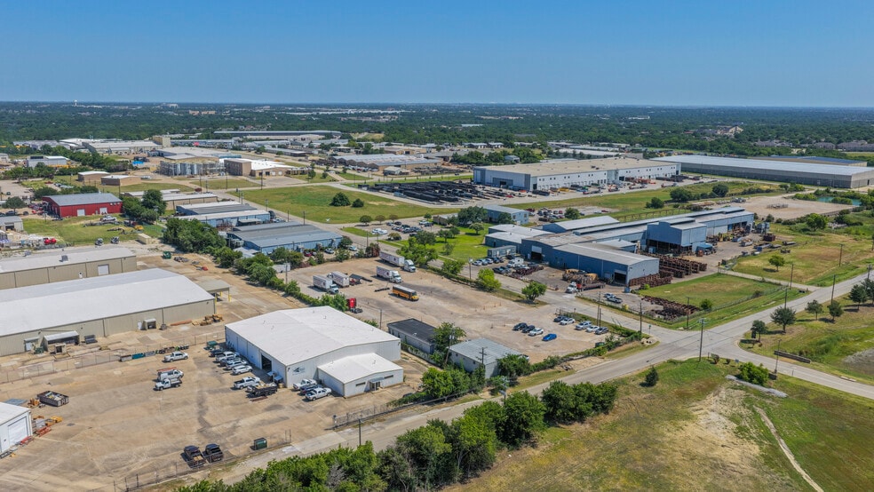 More Photos Of 950 Trinity Dr, Mansfield Flex For Lease