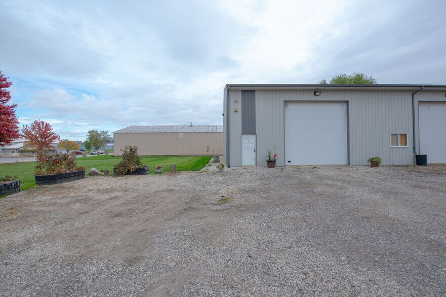 More Photos Of 1927 Cherry Hill Rd, Joliet Warehouse For Lease