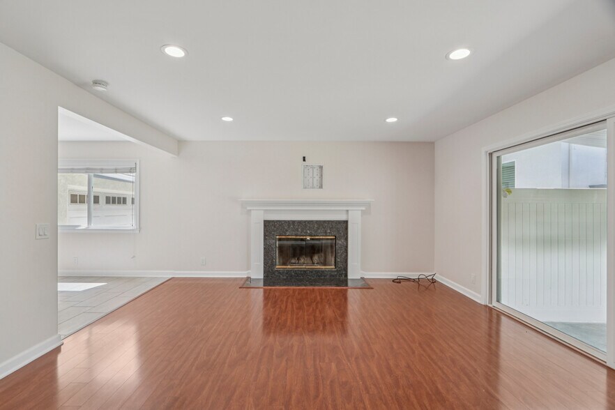 More Photos Of 17148 Stare St, Northridge Apartments For Sale