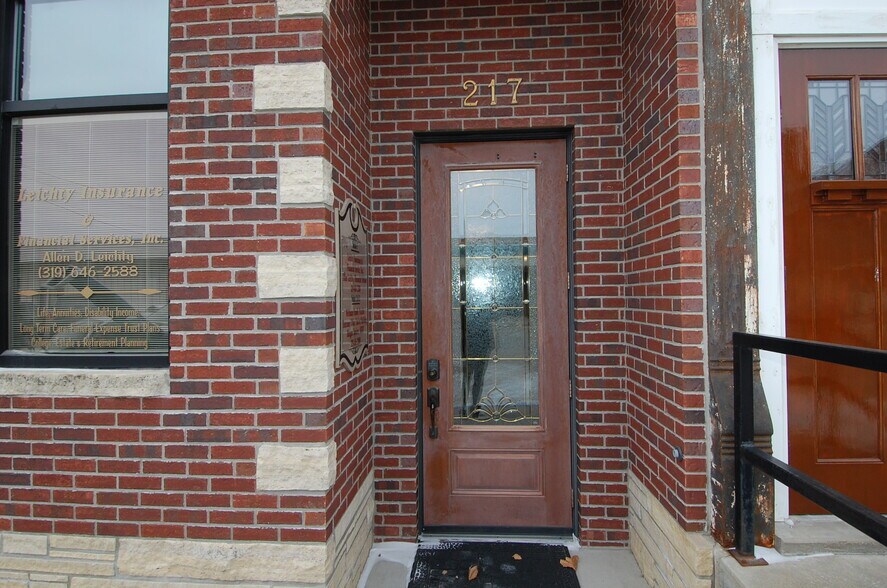 More Photos Of 217 8th Ave, Wellman Medical For Lease