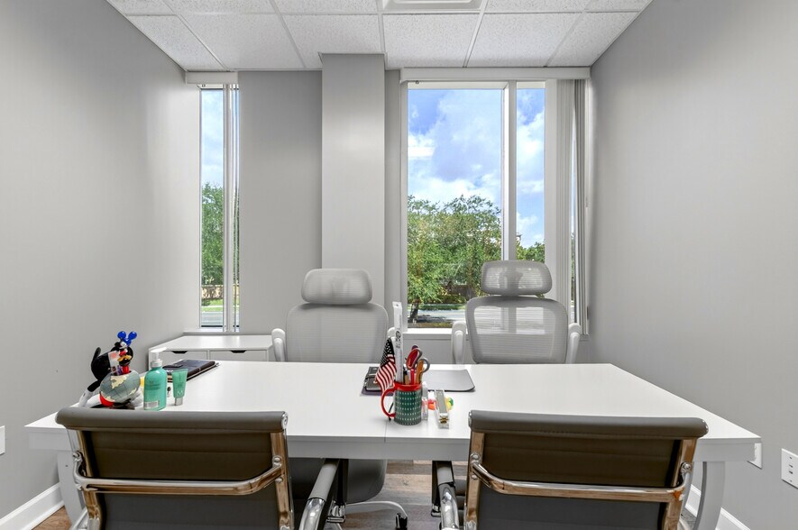 More Photos Of 6200 Metrowest Blvd, Orlando Office For Sale