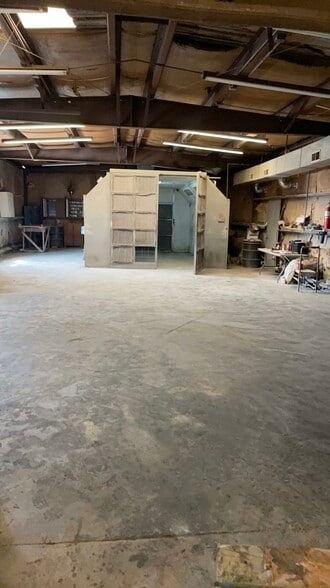 More Photos Of 2714 Southern Ave, Memphis General Retail For Lease