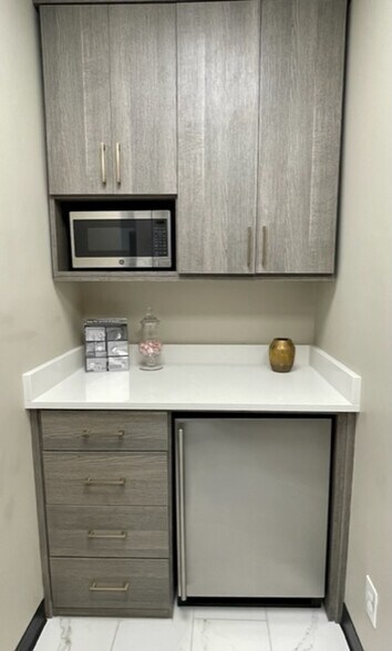 More Photos Of 55 Music Square E, Nashville Office For Lease