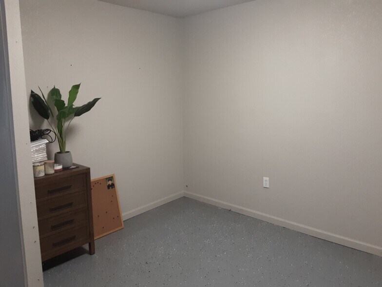 More Photos Of 3415-1/2 N Huetter Rd, Coeur d'Alene Manufacturing For Lease