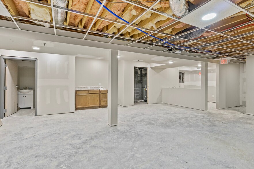 More Photos Of 160 Prosperous Pl, Lexington Medical For Sale