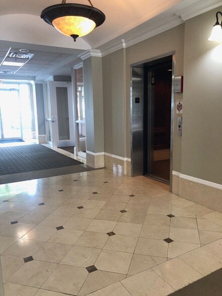 More Photos Of 1300 Ridenour Blvd, Kennesaw Office Residential For Lease