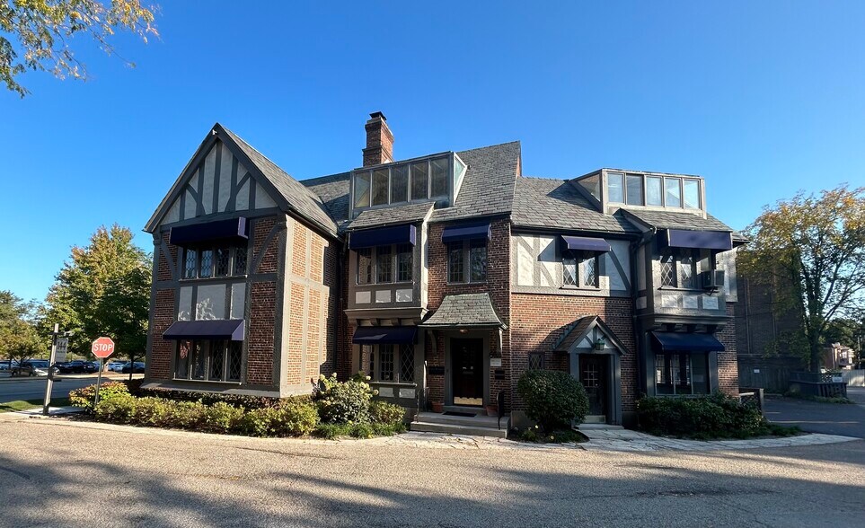 More Photos Of 140-144 Green Bay Rd, Winnetka Loft Creative Space For Lease