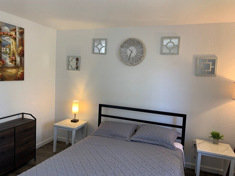 More Photos Of 8592 La Porte Rd, Brownsville Hotel For Sale