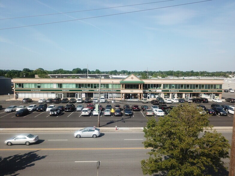 More Photos Of 950-970 S Broadway, Hicksville Office For Lease
