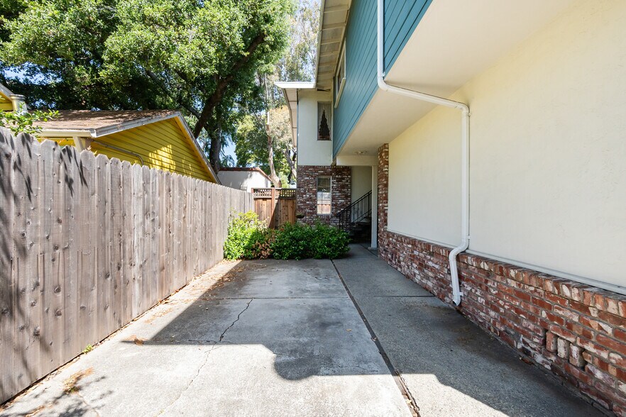 More Photos Of 1110 Allerton St, Redwood City Apartments For Sale