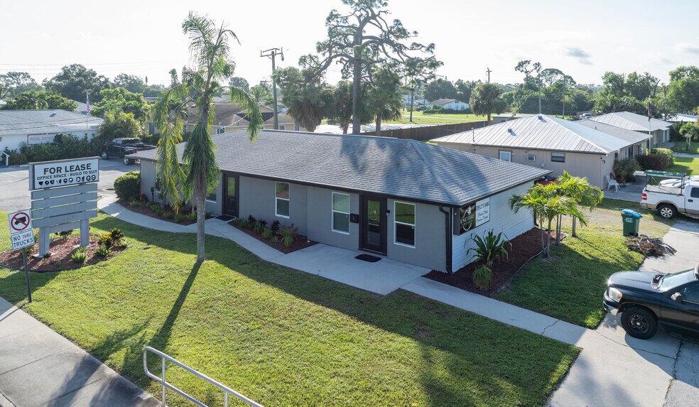 Primary Photo Of 7320 Sanibel Blvd, Fort Myers Medical For Lease