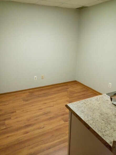 More Photos Of 16638-16664 Fifteen Mile Rd, Fraser Medical For Lease