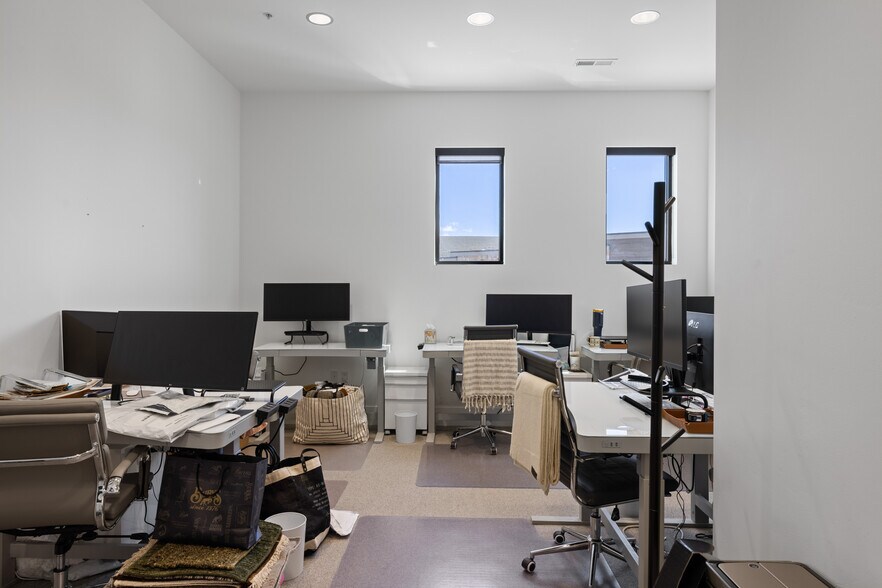 More Photos Of 4554 Forestdale Dr, Park City Light Manufacturing For Sale