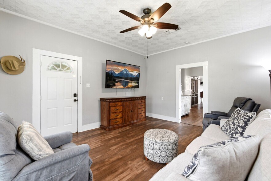 More Photos Of 9282 State Highway 75 S, New Waverly Freestanding For Sale