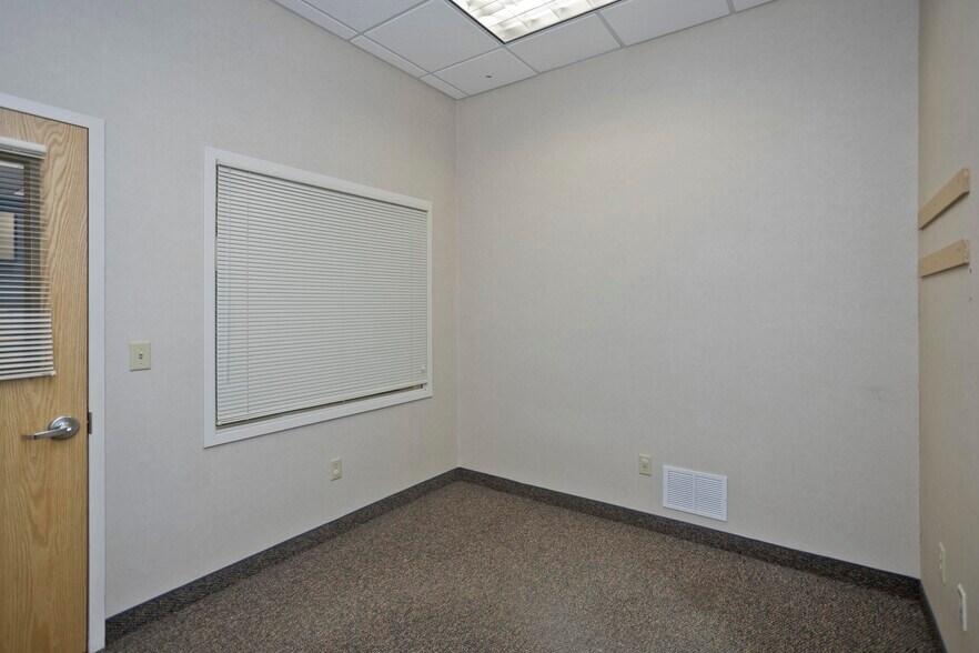 More Photos Of 422 Main St, Easthampton Freestanding For Lease