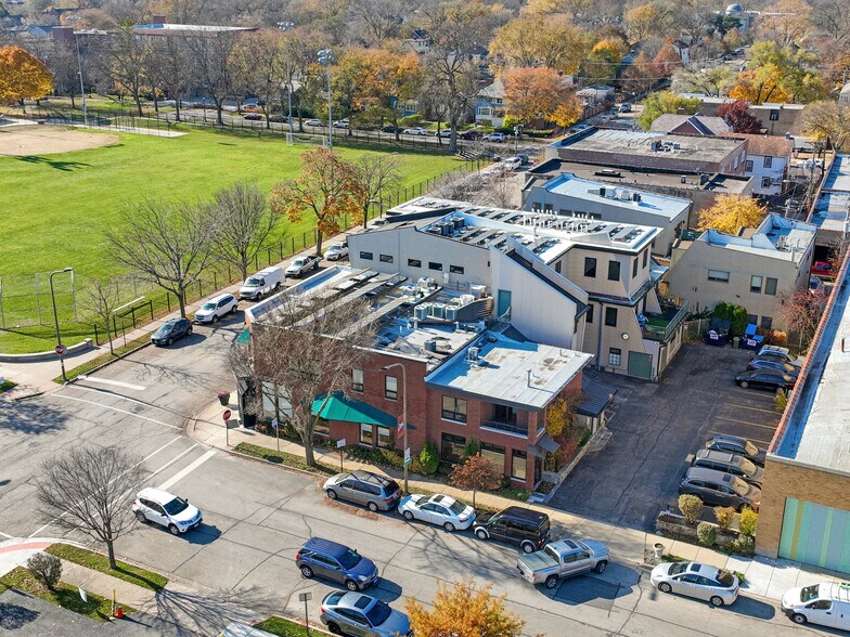 More Photos Of 1601-1607 Simpson St, Evanston Office For Sale