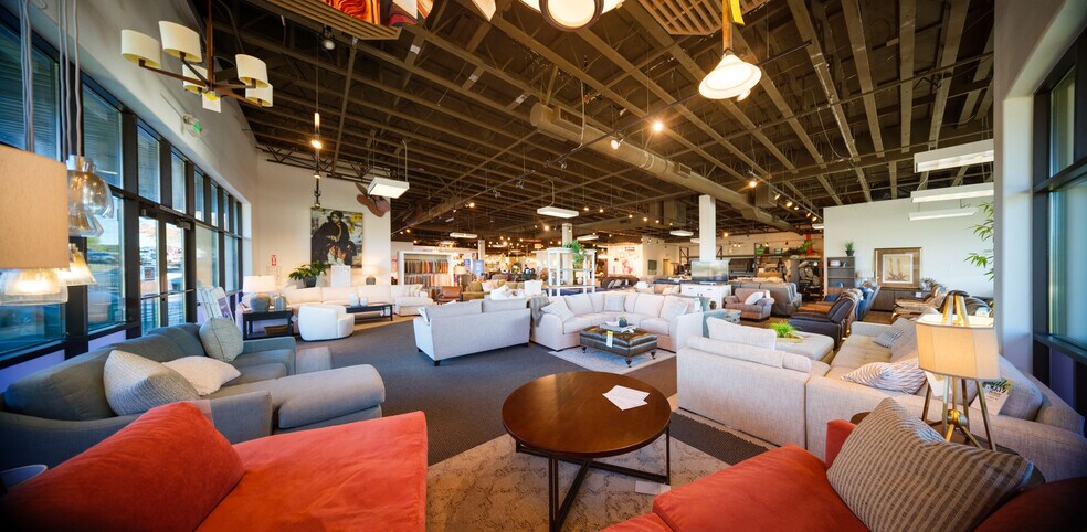 More Photos Of 3950 SE Hagers Grove Rd, Salem Freestanding For Lease